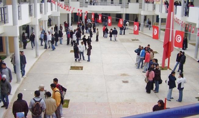 جدل في تونس بعد منع تلاميذ من أداء الصلاة داخل معهد (فيديو)