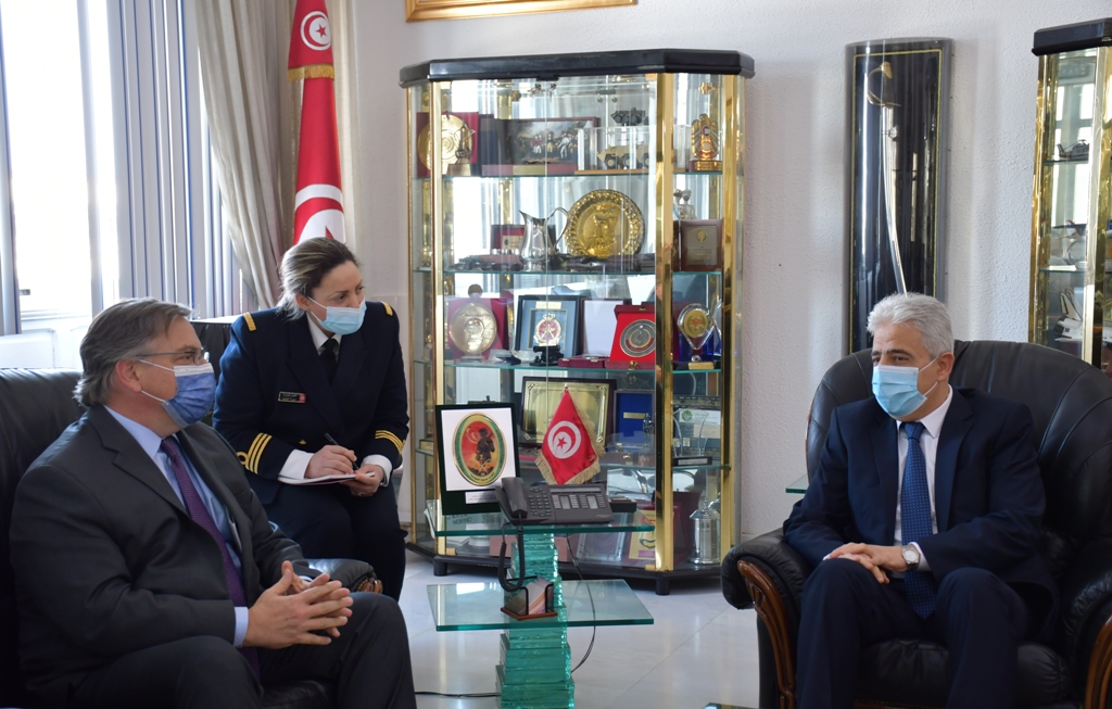 وزير الدفاع الوطني يلتقي السفير الأمريكي