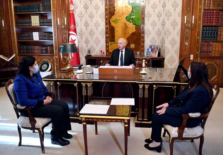 في لقاء بعدد من الوزراء/ سعيّد: يجب صرف الجرايات في مواعيدها