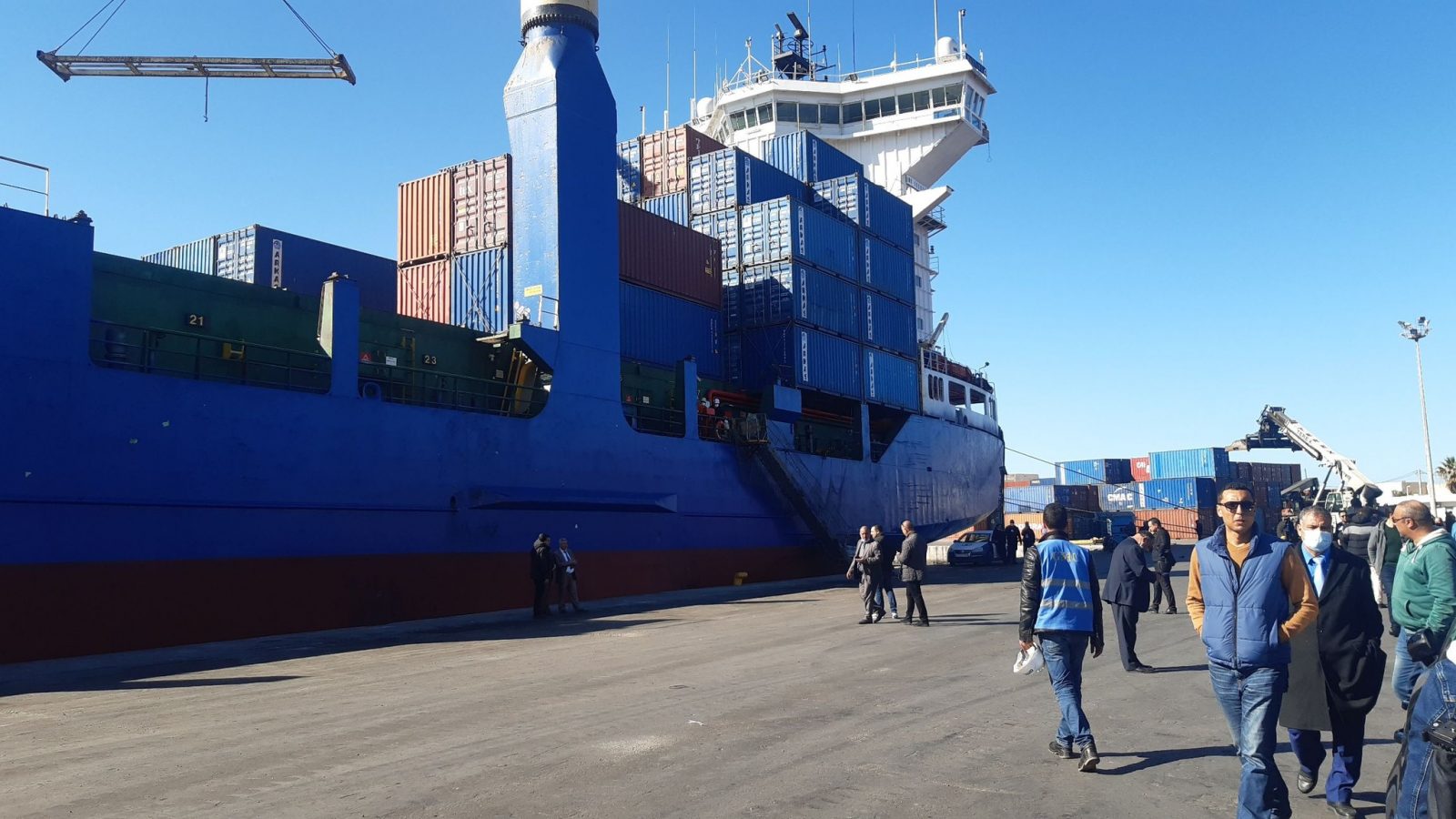 انطلاق عملية إعادة النفايات إلى إيطاليا (صور)