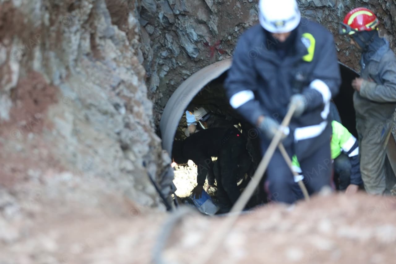 عملية إنقاذ ريان في مراحل متقدمة ومروحية وطاقم طبي للإنعاش في انتظاره