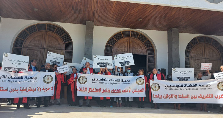 هذا ما جاء في رسالة القضاة بوقفة احتجاجية أمام محكمة التعقيب