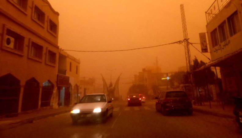 بعد قفصة وتوزر وقابس/ سماء قبلي تغطيها الرمال والاتربة (صور)