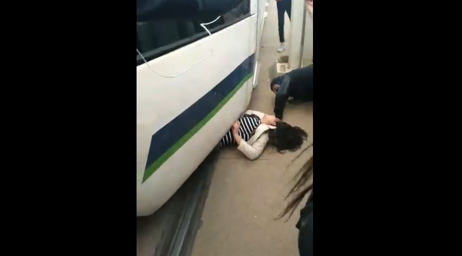 فيديو/ المترو يدهس طالبة أمام معهد الصحافة