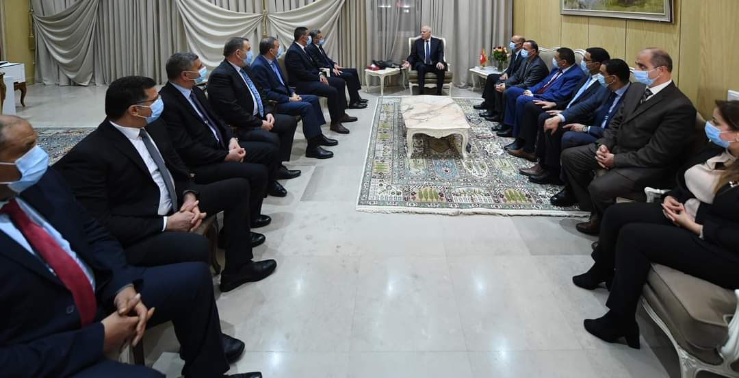 رئيس الدولة يقرر حل المجلس الأعلى للقضاء