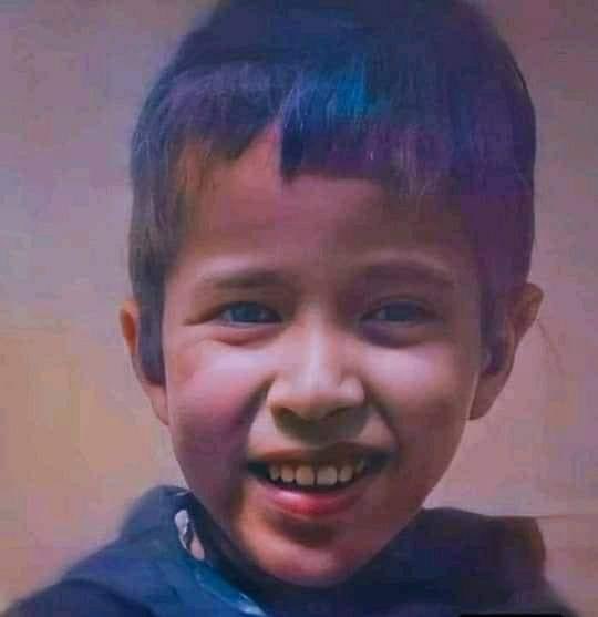 شاهد ما حدث لعائلته في الذكرى الاولى لوفاة الطفل المغربي الذي سقط في بئر