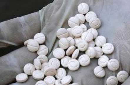 بحوزة جزائري/ إحباط تهريب أكثر من 7 آلاف حبة مخدرة بحوزة جزائري/ إحباط تهريب أكثر من 7 آلاف حبة مخدرة