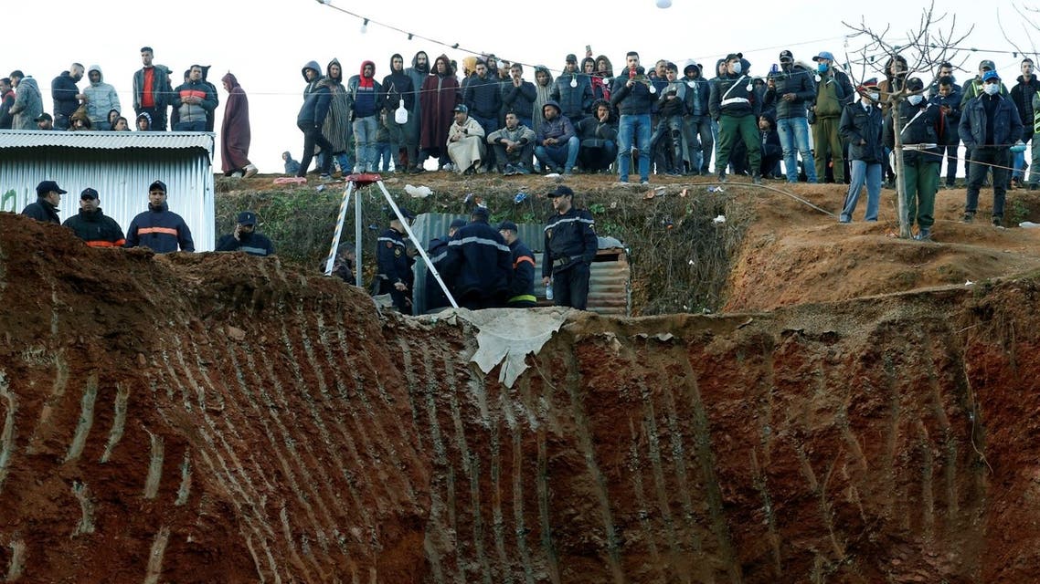 جديد حادثة الطّفل ريّان/ يتنفّس بلا حركة ومخاوف من انهيار التربة فوقه