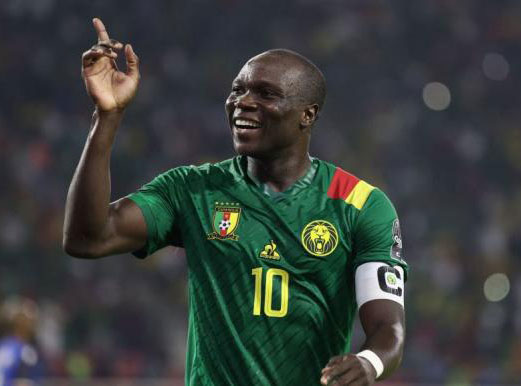 قبل المواجهة الحاسمة/ قائد منتخب الكاميرون يهاجم محمد صلاح