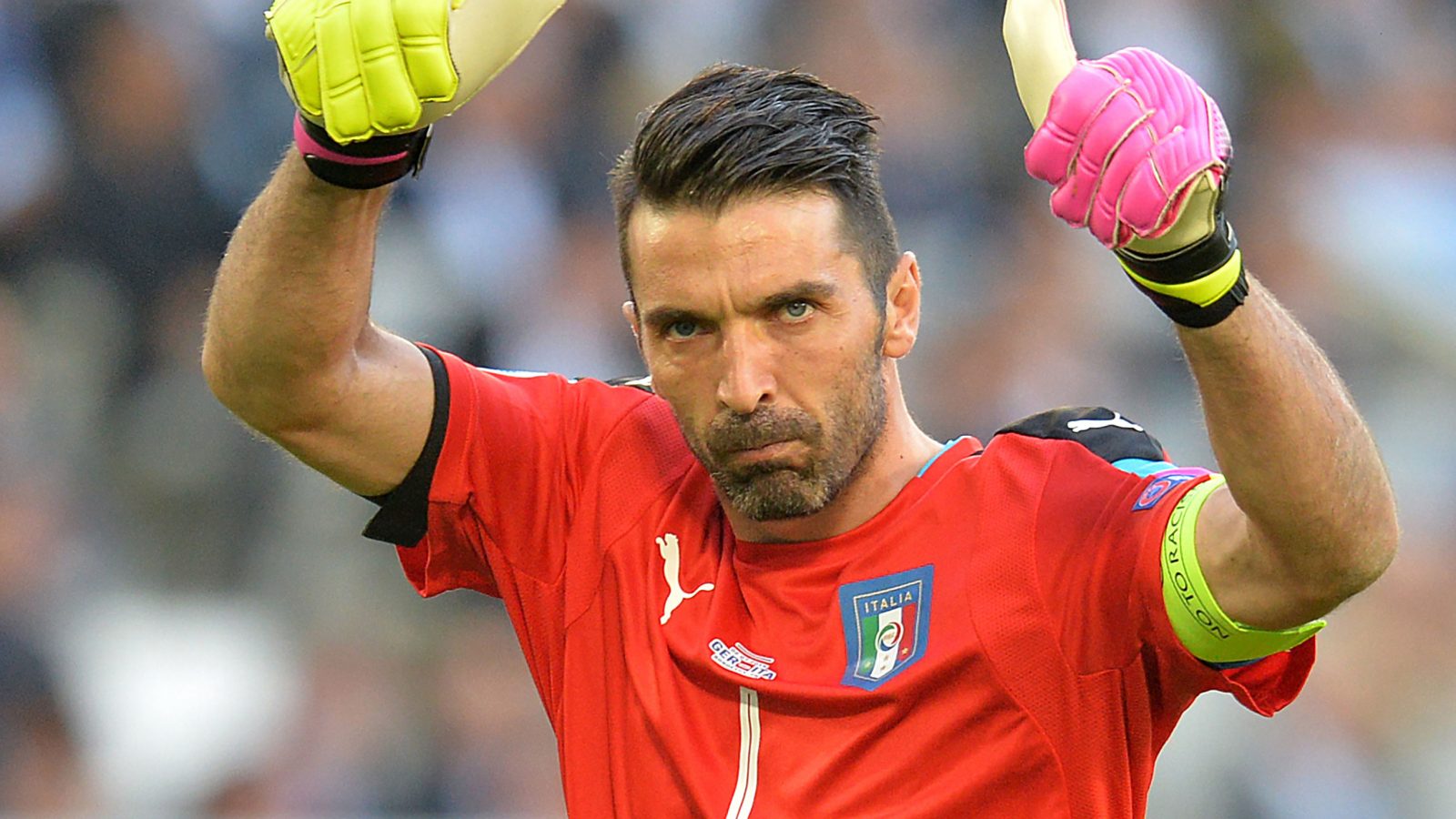 بعد مسيرة حافلة/ بوفون يعتزل كرة القدم