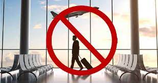 تحجير السفر على مسؤولين بينهم وال سابق