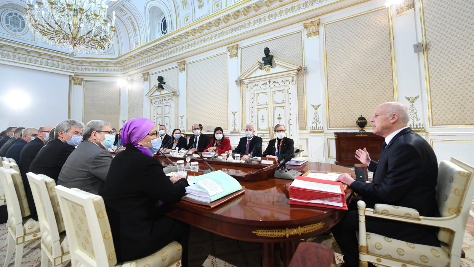 رئيس الدولة: بالأمس تبادلوا العنف.. واليوم على قلب رجل واحد (فيديو)