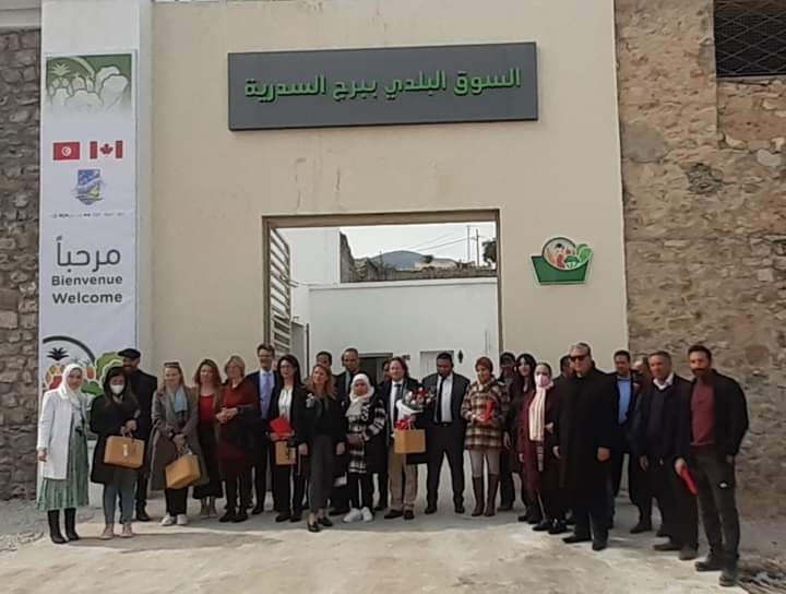 برج السدرية/ نقاط البيع في السوق البلدي مناصفة بين الرجال والنساء