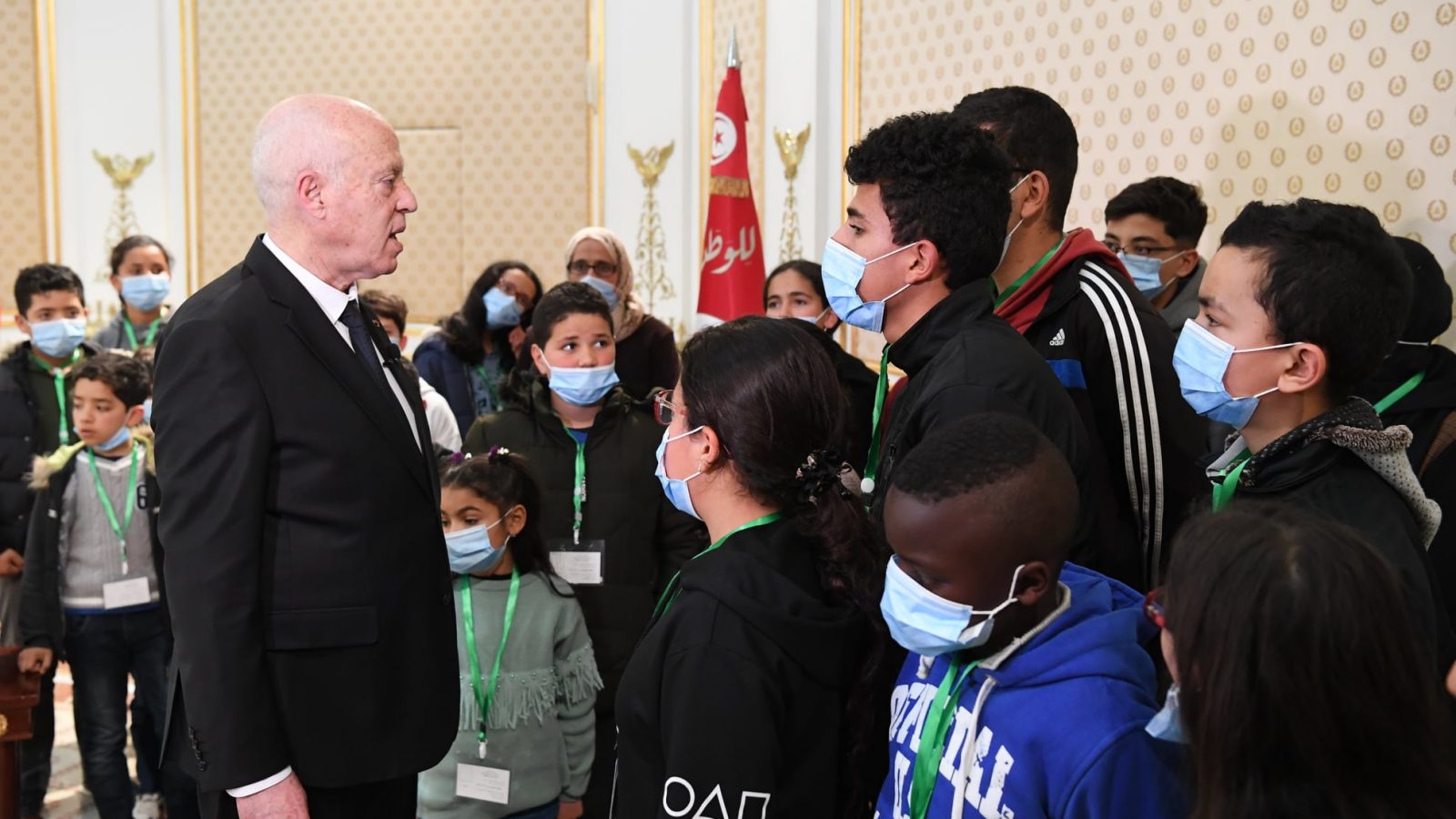 أطفال نادي ربانة بجربة في ضيافة سعيّد (صور)