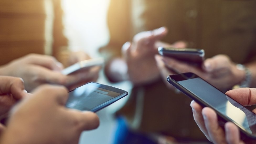 العاصمة/ الكشف عن سارقي هواتف إطار فني إحدى الجمعيات الرياضية