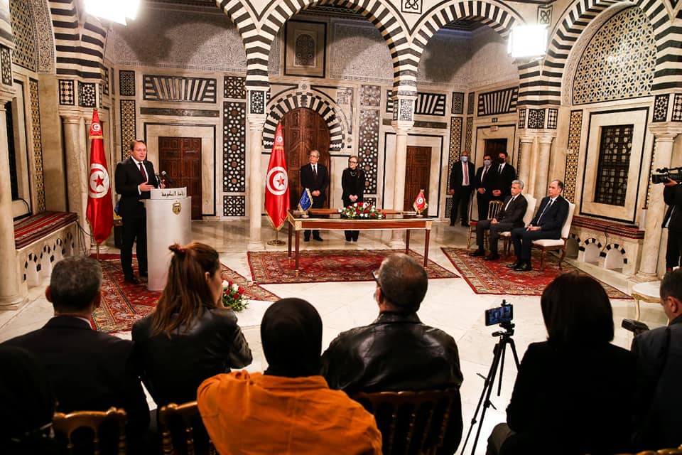 في لقاء ببودن/ مفوض الاتحاد الأوروبي: مستعدون لتخصيص 4 مليارات اورو لدفع النمو بتونس