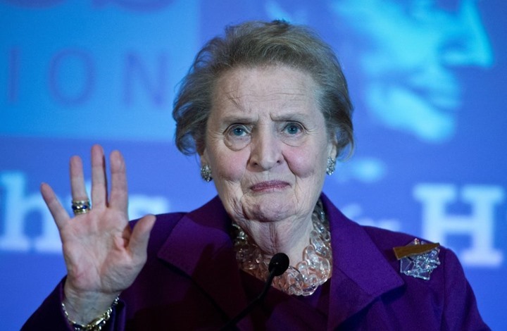 مادلين أولبرايت: وفاة نصف مليون طفل عراقي ثمن مستحق (فيديو)