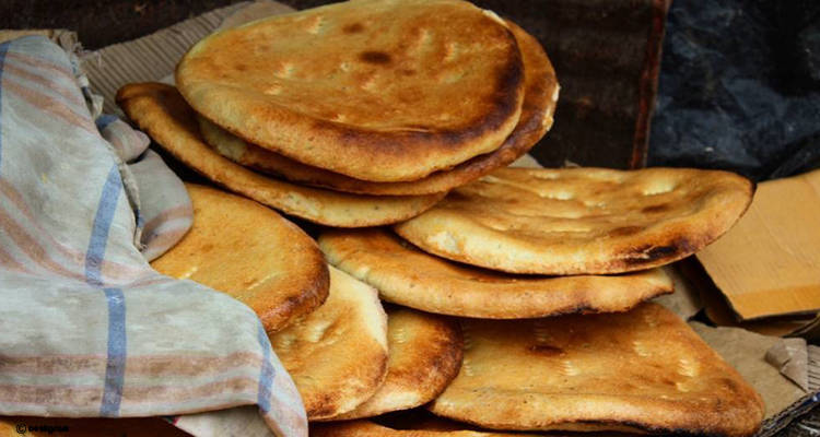 بائعة طابونة أمام القضاء بسبب شكارة سميد