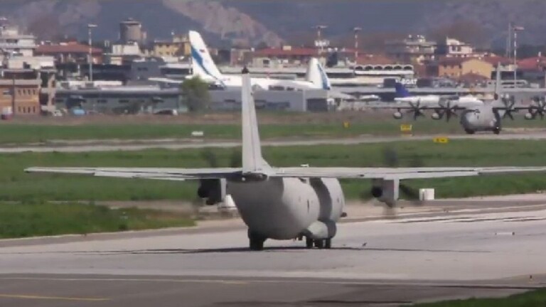 إيطاليا/ عمال بمطار يرفضون تحميل أسلحة لأوكرانيا تحت ستار مساعدات إنسانية