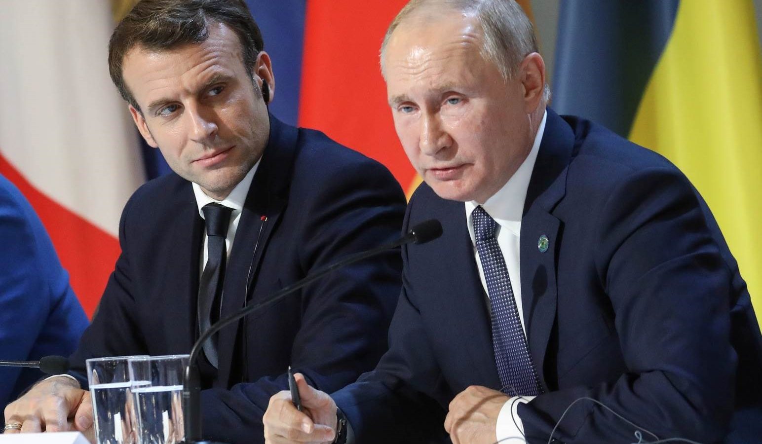 بوتين لماكرون: الحوار مع أوكرانيا مرتبط بتلبية مطالب روسيا دون شروط