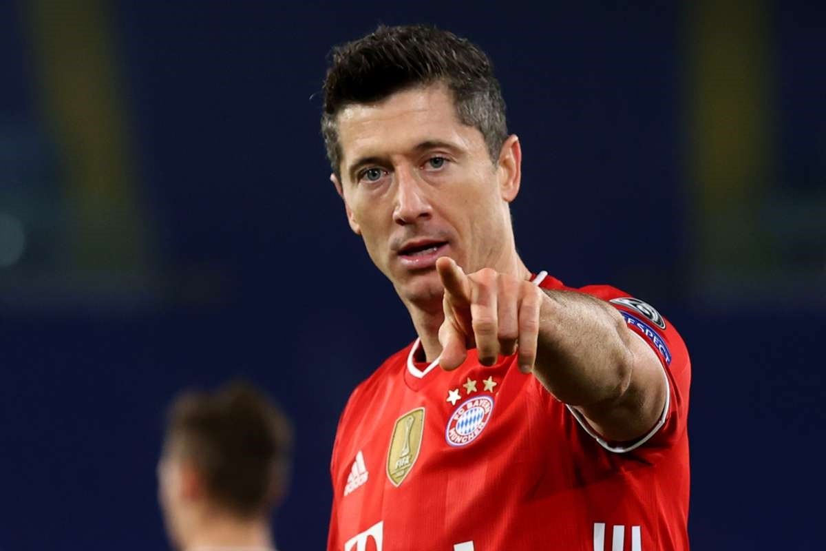 ليفاندوفسكي ينتقل إلى برشلونة