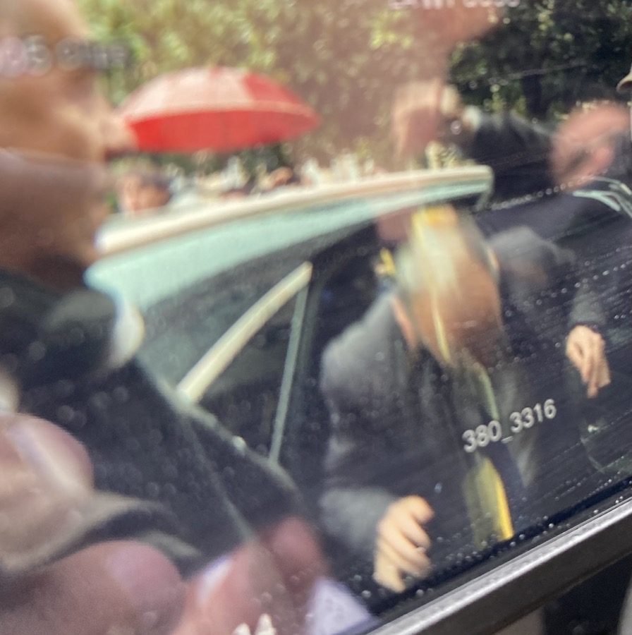 شاهد الفيديو/ رشق المرشح اليميني المتطرف للرئاسة الفرنسية ببيضة!