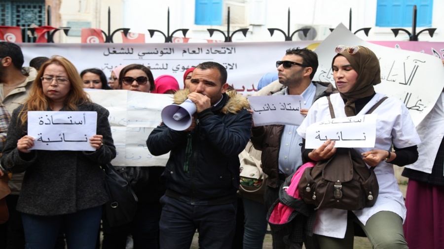 الأساتذة النواب يحتجون ويهدّدون بحجب اعداد التلاميذ