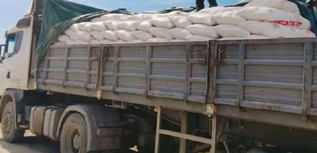 حاول الفرار/ سائق شاحنة محمّلة بالسميد في قبضة الأمن