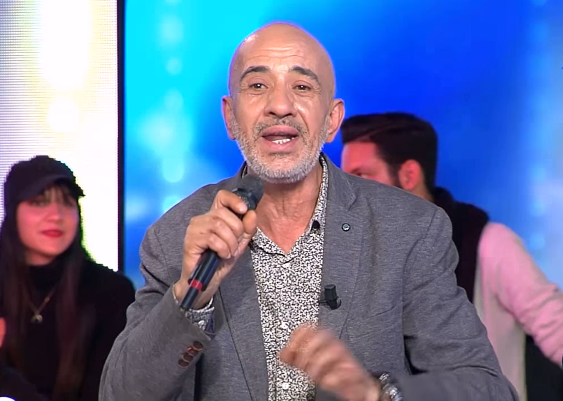 شاهد حاتم القيزاني يغني عن عبير موسي (فيديو)