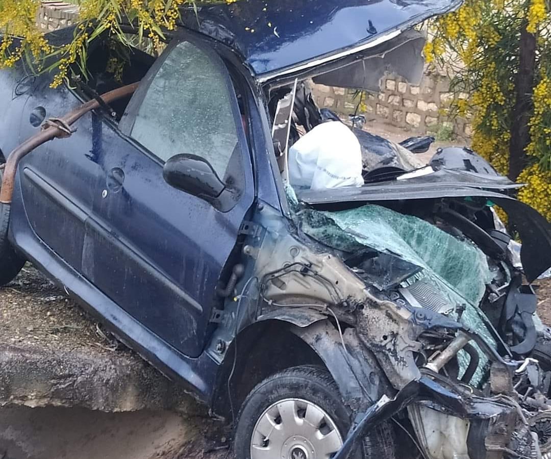 الكاف/ قتيل في حادث تصادم بين سيارة وشاحنة (صور)