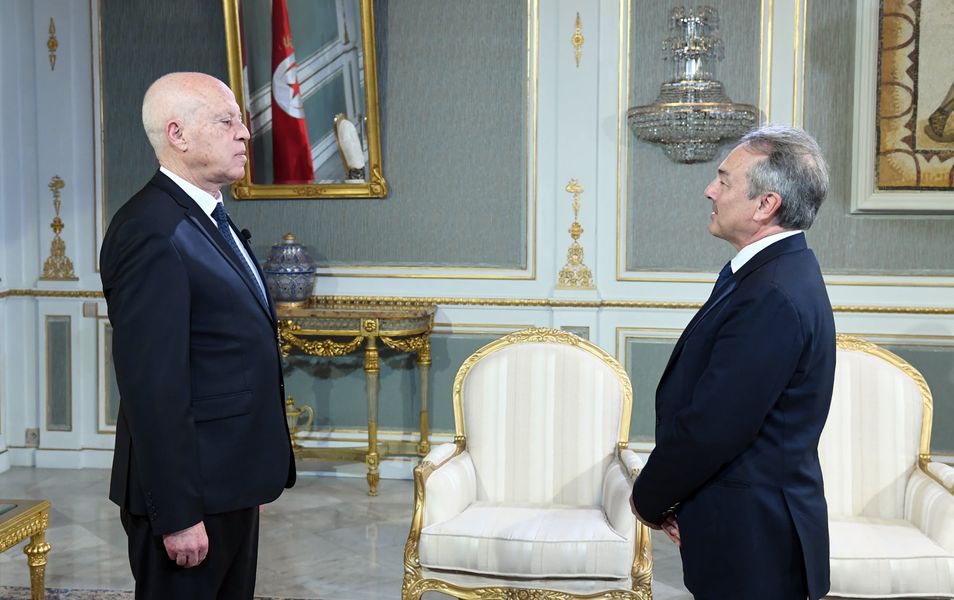 قيس سعيد يستقبل المبعوث الخاص للرئيس الفرنسي (فيديو)