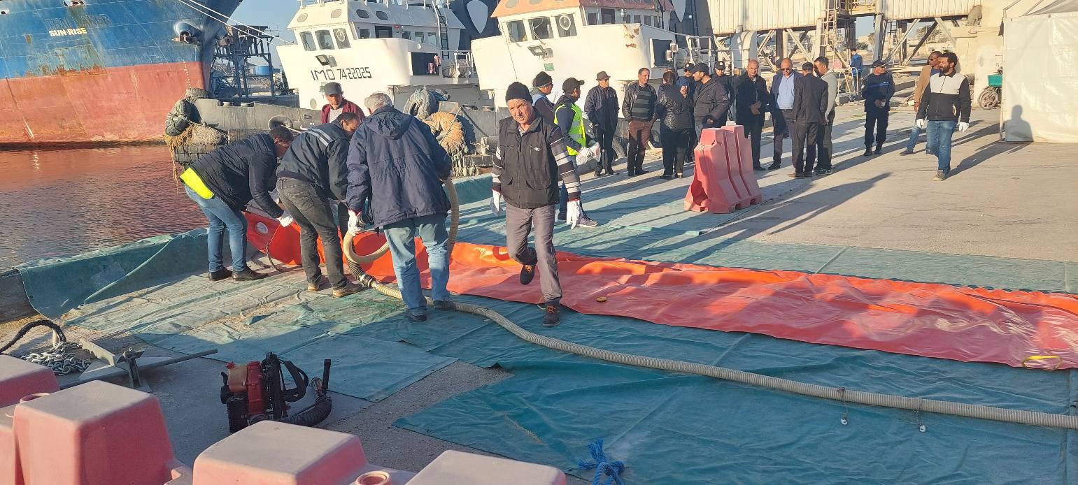 غرق السفينة/ انطلاق عمليات الغوص بإشراف الجيش (فيديو)