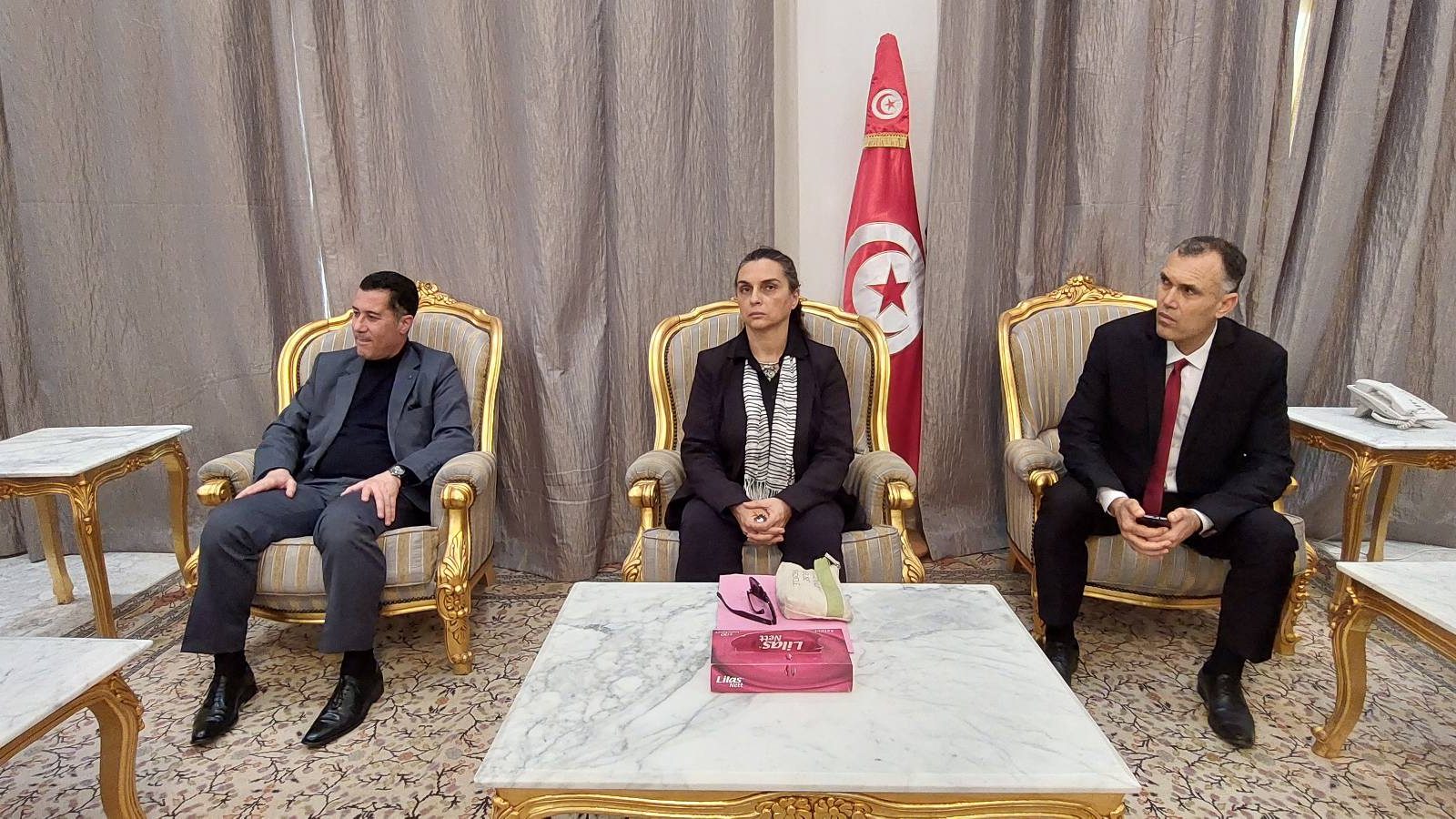 وزارة البيئة/ تطويق مكان السفينة واتخاذ الإجراءات اللازمة لتفادي كارثة بيئية