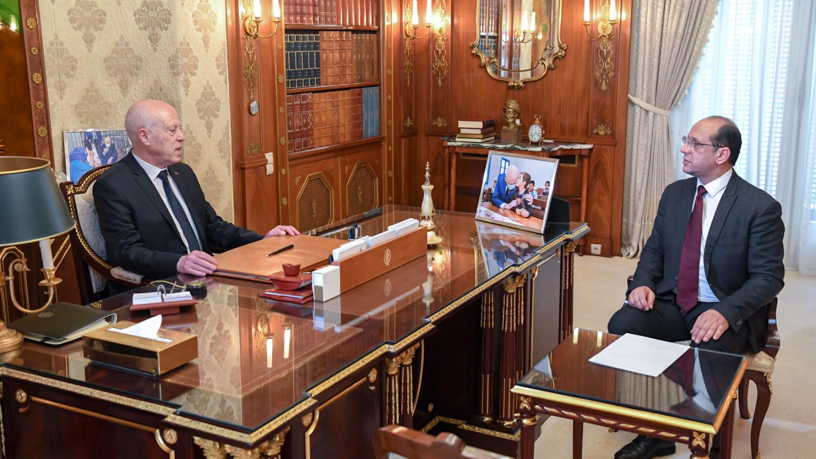 المبادرات لفائدة العائلات المعوزة محور لقاء سعيّد بمالك الزاهي (فيديو)