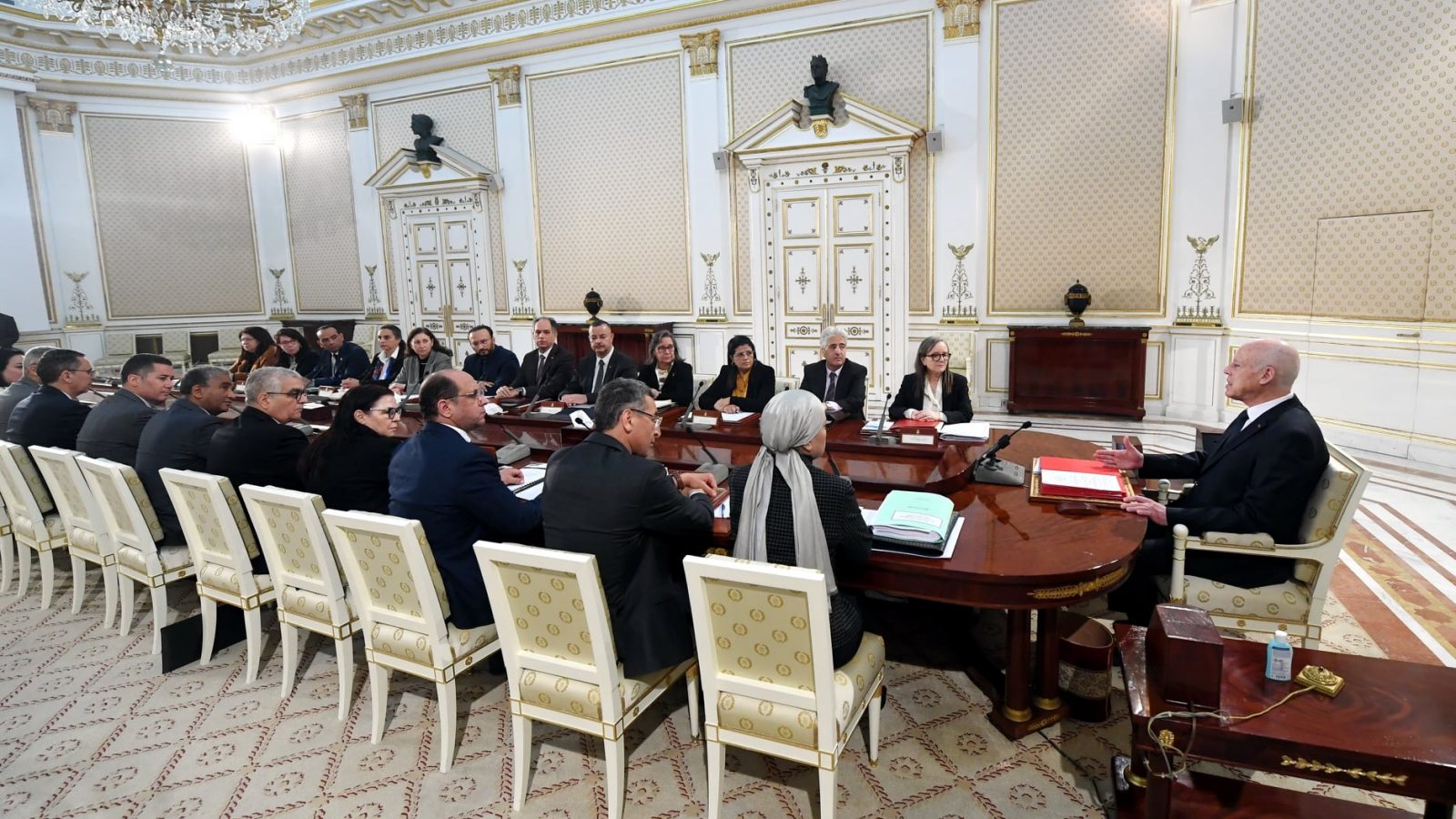 فيديو/ سعيّد يمضي مرسوم تنقيح أحكام قانون هيئة الانتخابات