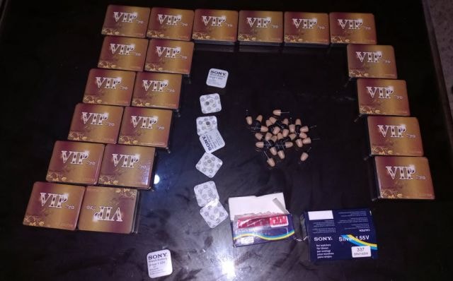 القبض على شخص يبيع أجهزة للغش في البكالوريا