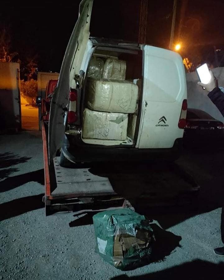 بعد مطاردة في بئر مشارقة/ هذا ما تم حجزه في سيارتين