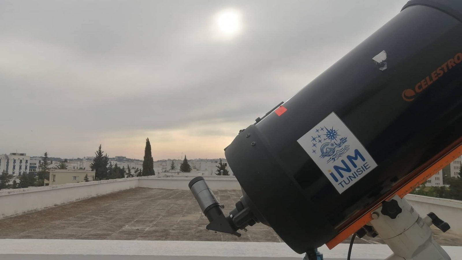 استعدادات الرصد الجوي لتحري هلال عيد الفطر (صور)