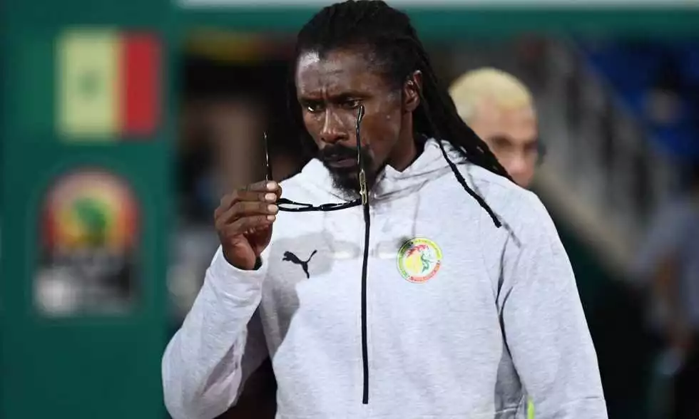 مدرّب السينغال: بالماضي مُحق بشأن التحكيم الإفريقي.. لكننا نخاف التحّدث