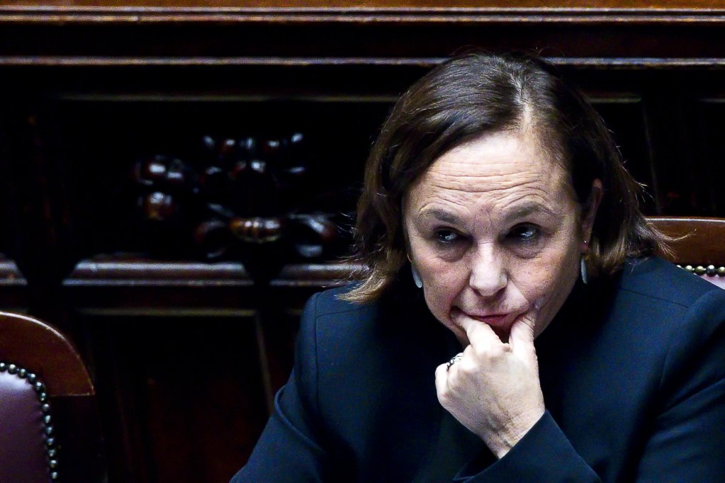 لهذا تتحول وزيرة الداخلية الايطاليه رفقة المفوضة الاوروبية الى تونس