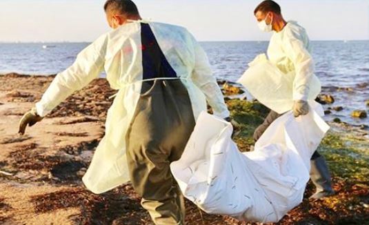 غرق 12 مهاجرا وفقدان آخرين قبالة السواحل التونسية