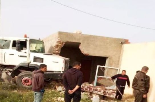 المهدية/ شاحنة تتسبب في انهيار جزء من منزل‎‎