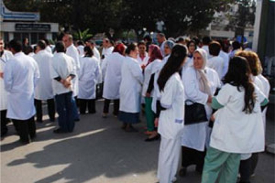 إيقاف أجور 60 ألف من العاملين في الصحّة.. وفق النقابة