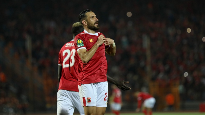 أصيب قبل مباراة الذهاب/ على معلول يسافر مع الأهلي إلى الدار البيضاء لمواجهة الرجاء