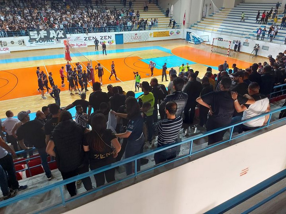 كرة الطائرة/ النجم يمتنع عن مواصلة مباراة نصف نهائي الكأس أمام النادي الصفاقسي