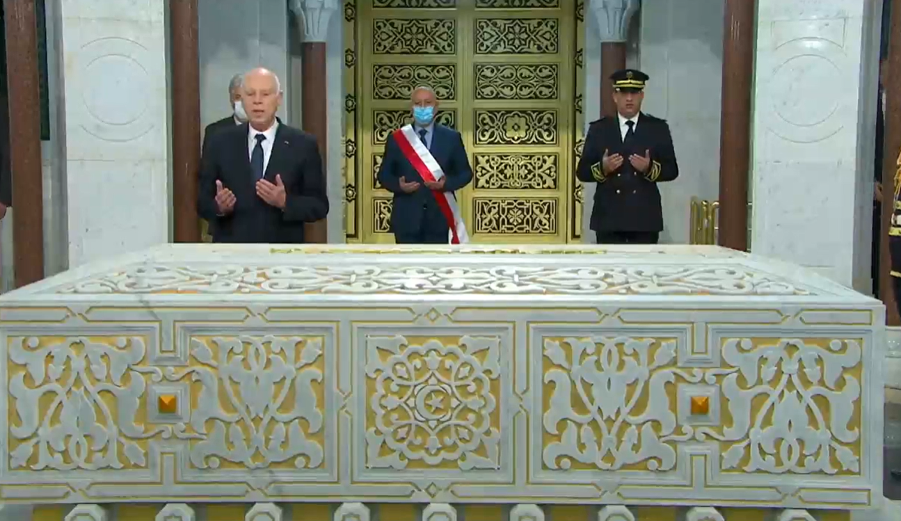 تحوّل باكرا/ بث مباشر لترحم قيس سعيد على بورقيبة ..ماذا يخفي ؟ (فيديو)