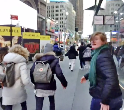 شاهد الفيديو/ ذعر وهروب جماعي في نيويورك بعد انفجار في بالوعة!