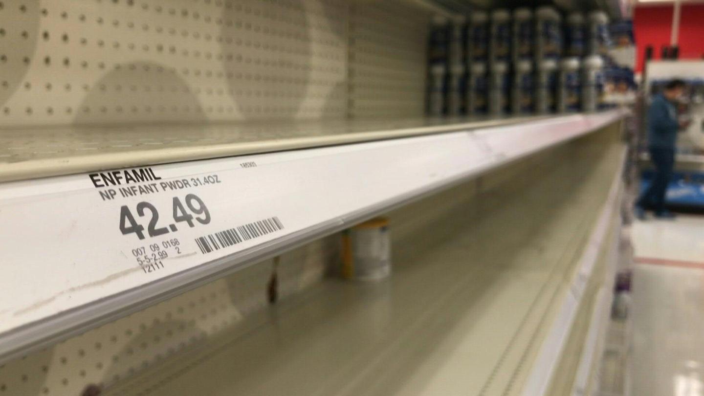 أزمة حليب الأطفال في الولايات المتحدة تدفع إلى الاستنجاد بوزارة الدفاع