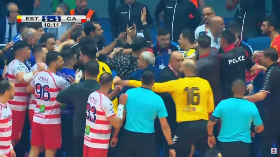 أحداث شغب توقف مباراة نهائي كأس كرة اليد