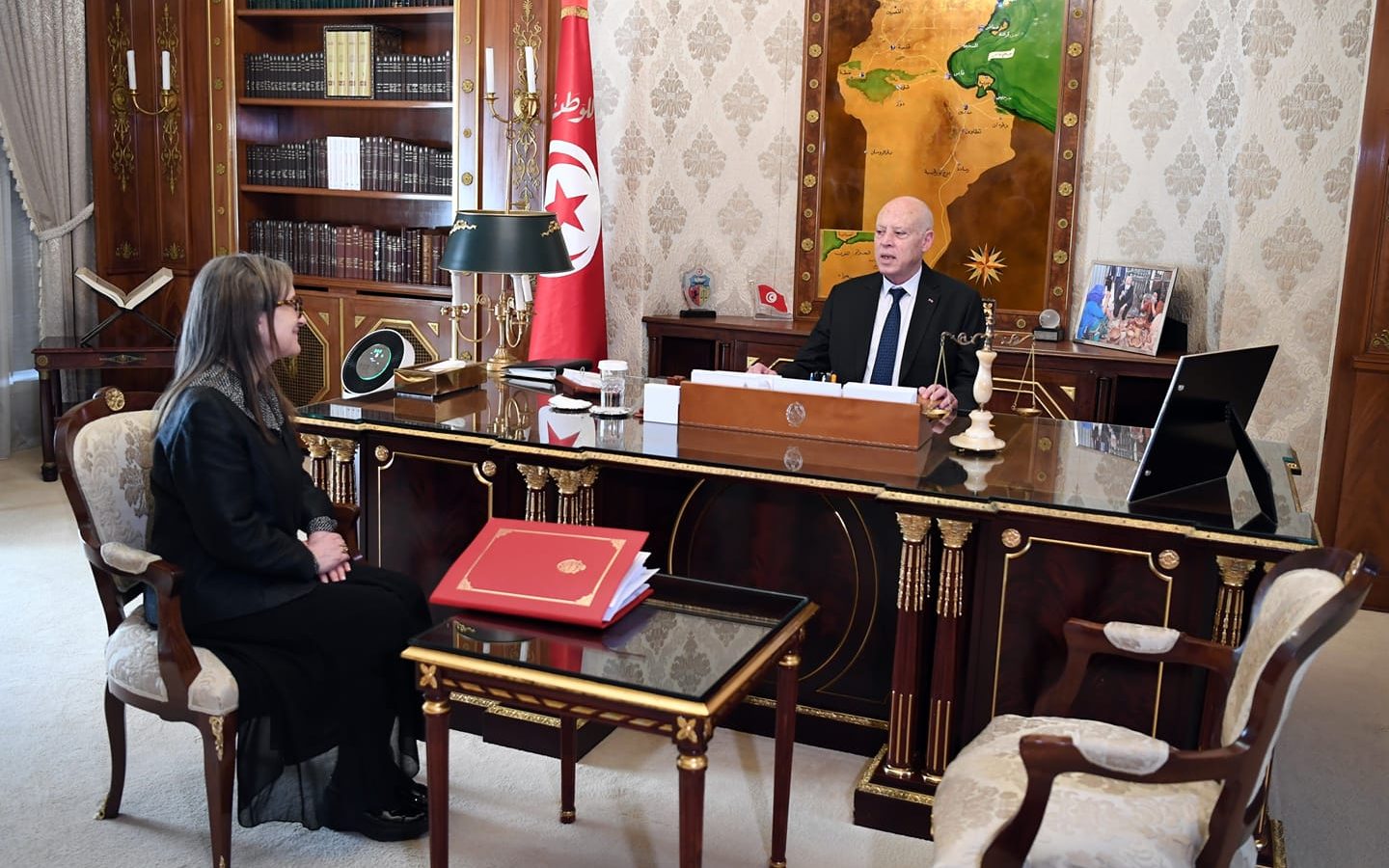 الحوار من أجل “تأسيس جمهورية جديدة” محور لقاء سعيّد ببودن